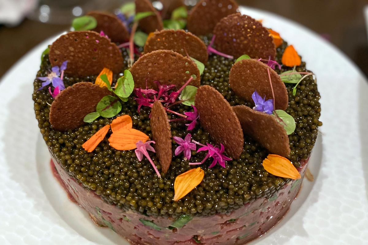 Tartare de boeuf aux huîtres et caviar