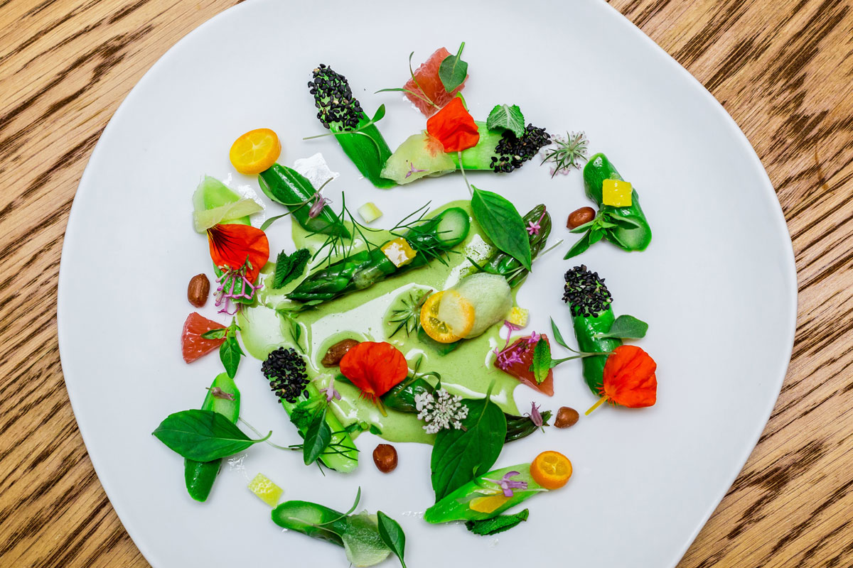 Madame l'Asperge en robe de curry vert